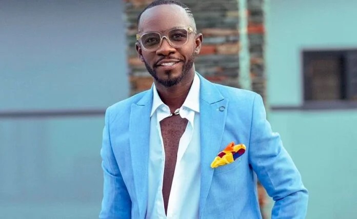 Ghanaian songwriter and rapper Okyeame Kwame has advocated for a verse by highlife legend Daddy Lumba on King Paluta’s ‘For the Popping’ song.